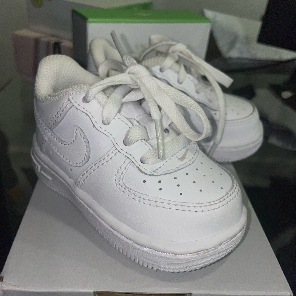 White Nike Air Force 1’s Great Condition